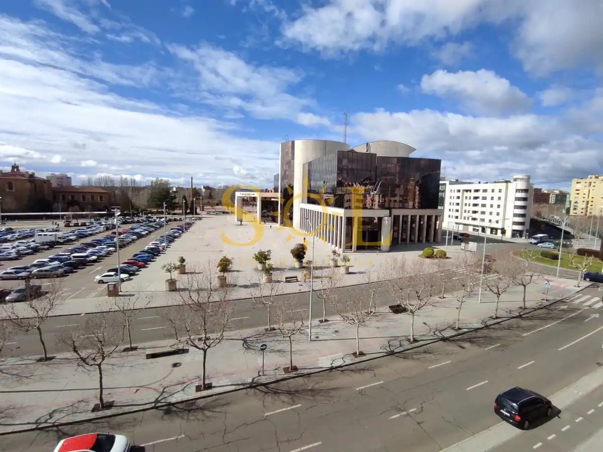Dúplex amb ascensor en venda a Avenida de los Reyes Leoneses 10, imagen 4