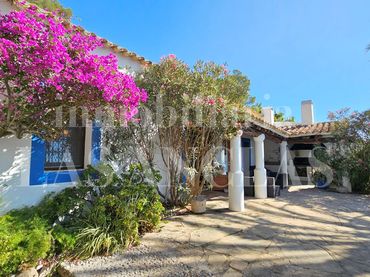 Casa rustica con piscina in vendita a Sant Joan de Labritja