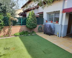 Jardí de Casa adosada en venda en Sant Celoni amb Aire condicionat, Terrassa i Balcó