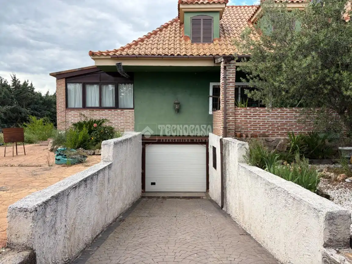 Exterior view of Houses for sale in Valdetorres de Jarama  with Heating, Private garden and Swimming Pool