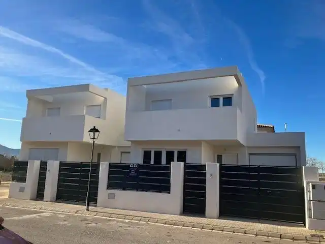 Adosado con terraza en venta en Alpera