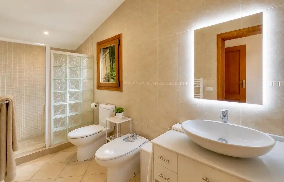 Badezimmer von Country house zum Verkauf in Alcúdia mit Klimaanlage, Heizung und Privatgarten