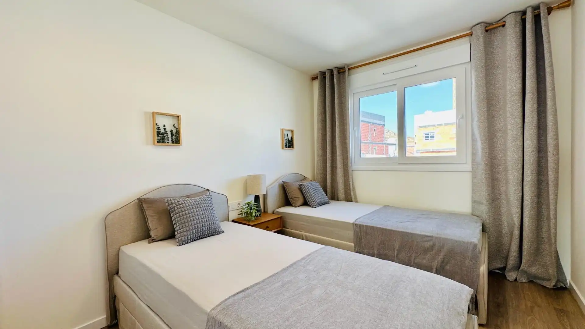 Dormitori de Apartament en venda en Finestrat amb Aire condicionat, Jardí privat i Terrassa