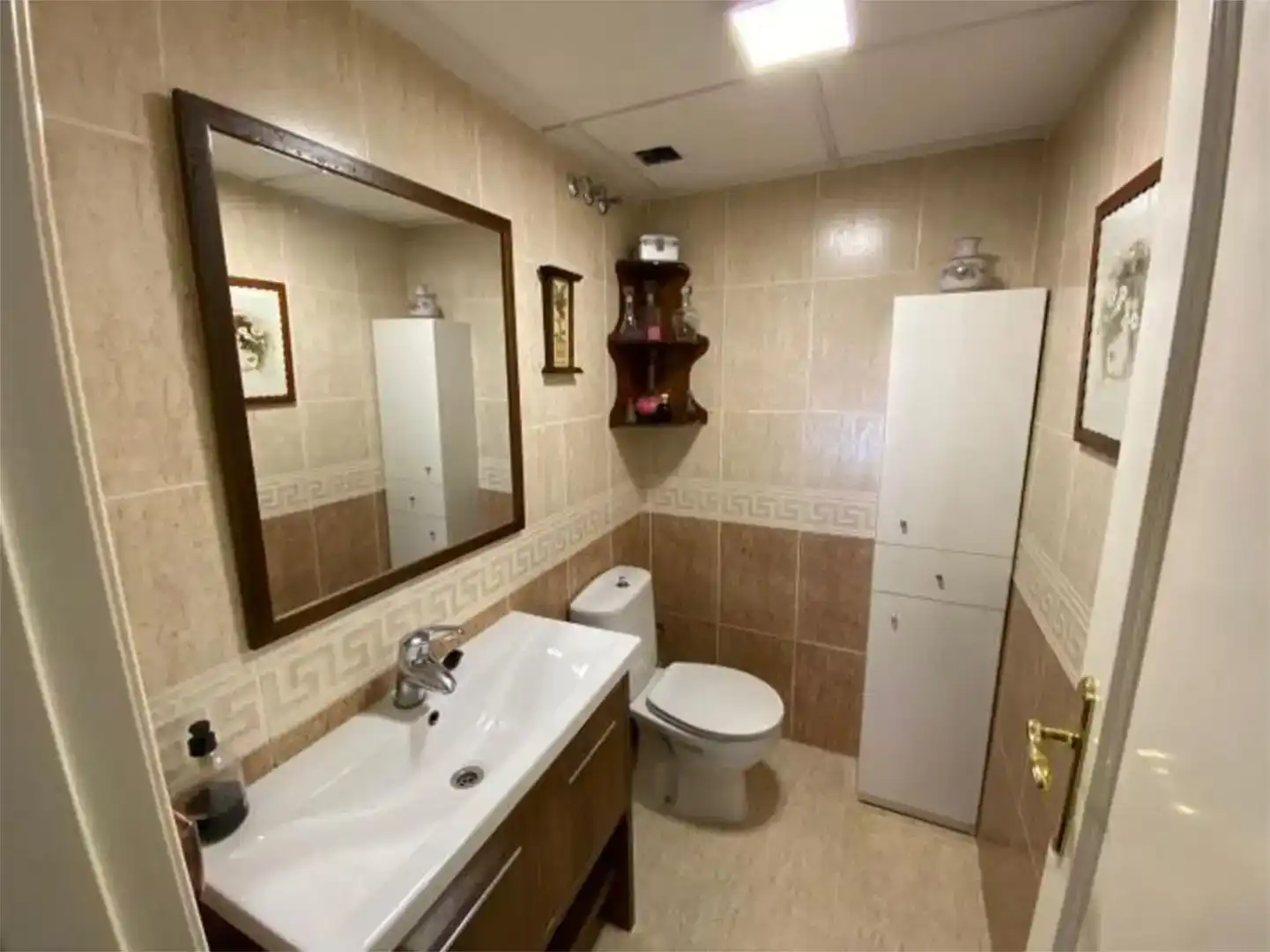 Baño de Dúplex de alquiler en Granada con Piscina y Amueblado