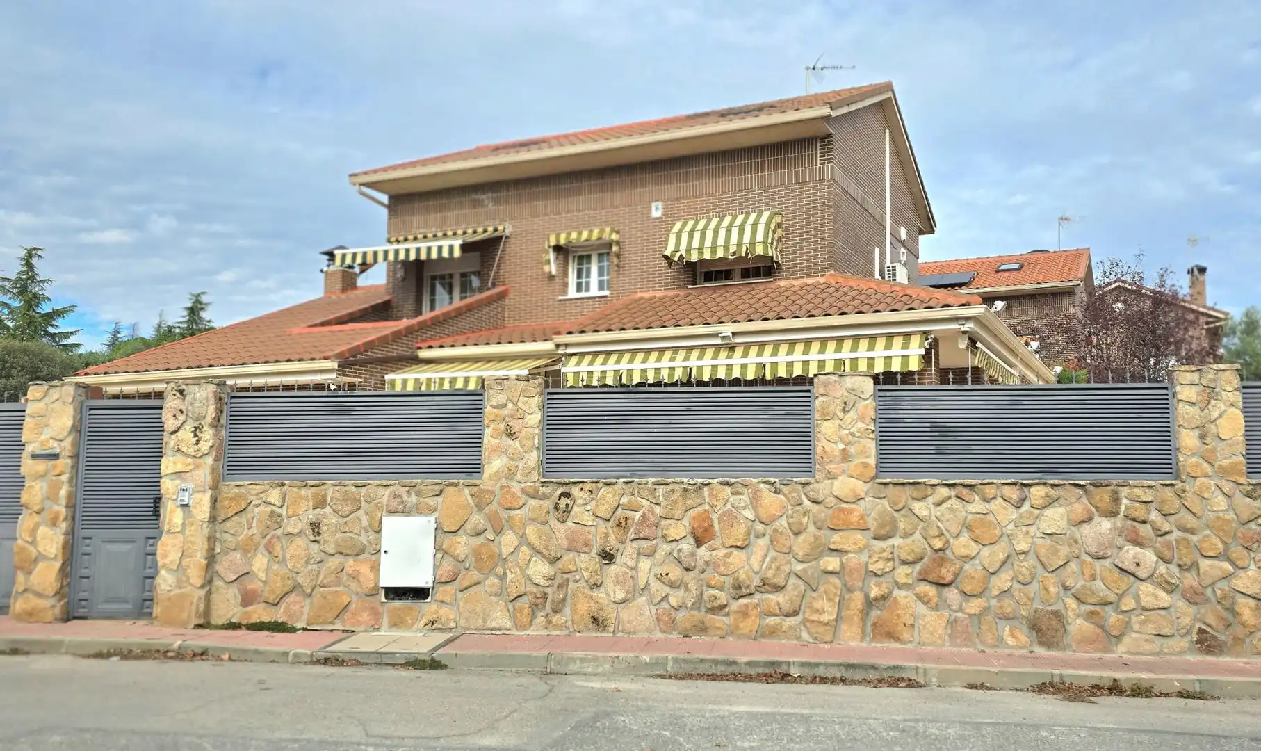 Vista exterior de Casa o xalet en venda en Guadarrama, Madrid