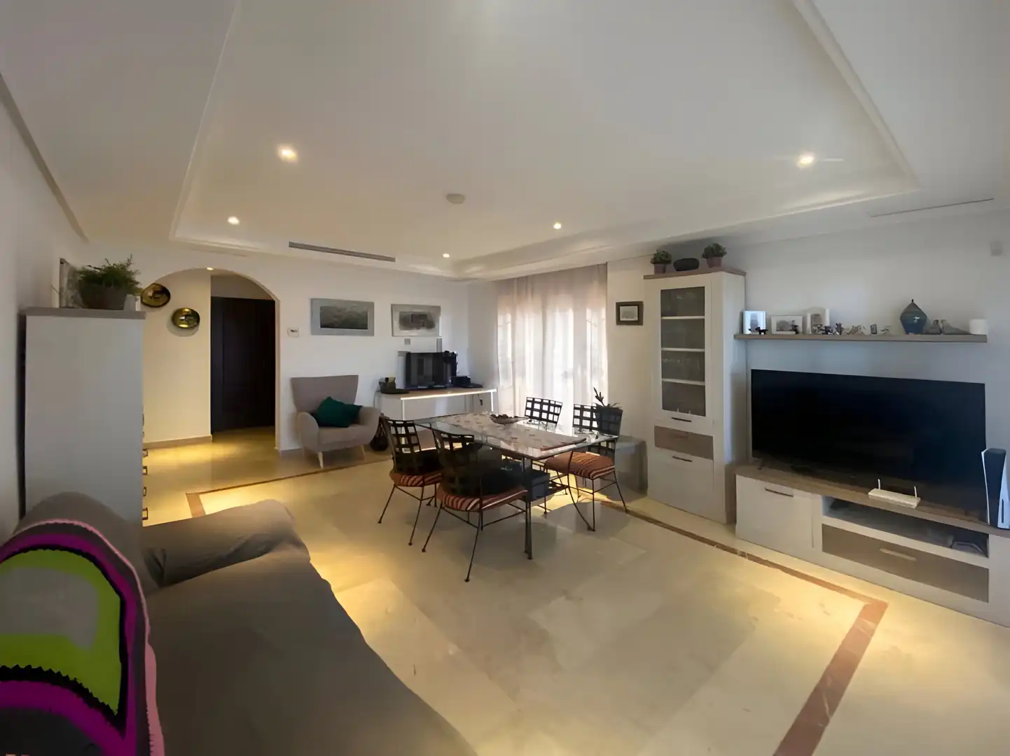 Wohnzimmer von Erdgeschoss zum Verkauf in Marbella mit Klimaanlage, Heizung und Terrasse