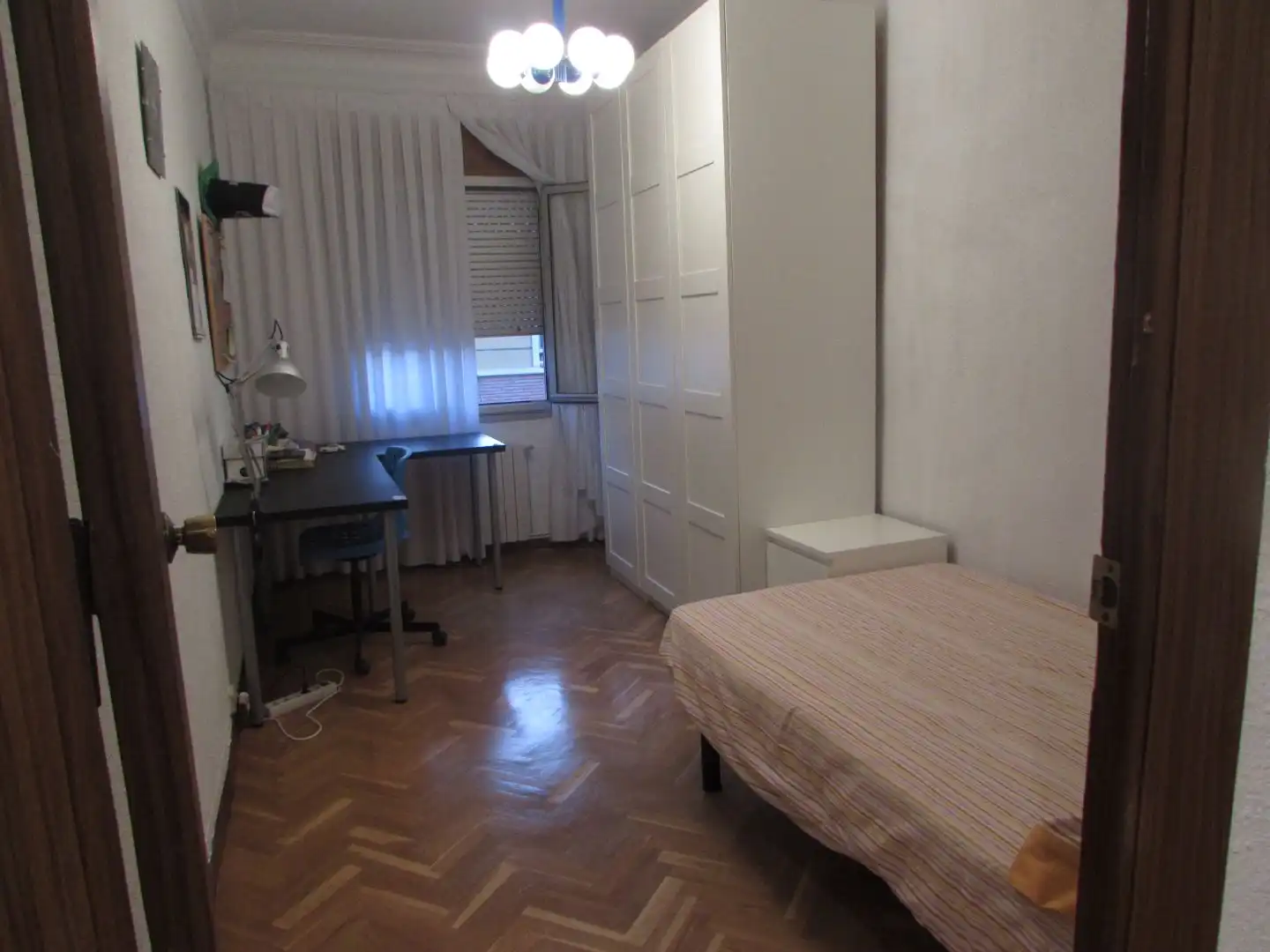 Bedroom of Flat for share in Universidad