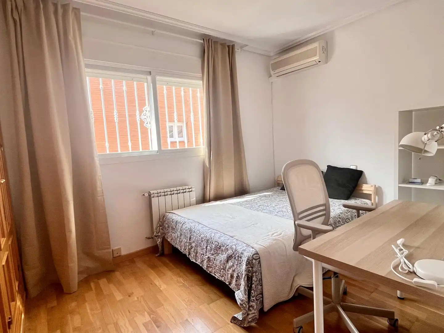 Bedroom of Houses for share in Villanueva de la Cañada  with Air Conditioner, Heating and Private garden