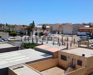 Vista exterior de Pis en venda en Roquetas de Mar amb Calefacció i Terrassa