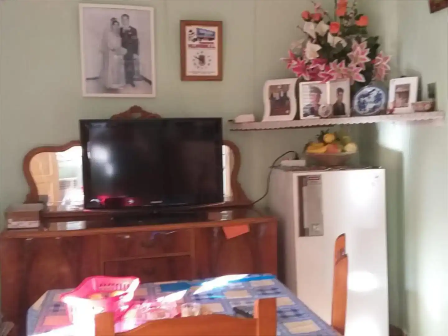 Sala d'estar de Casa adosada en venda en Petín amb Moblat