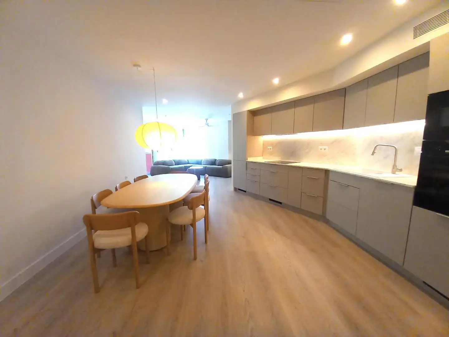 Wohnung zur Miete in Barcelona mit Klimaanlage, Heizung und Terrasse