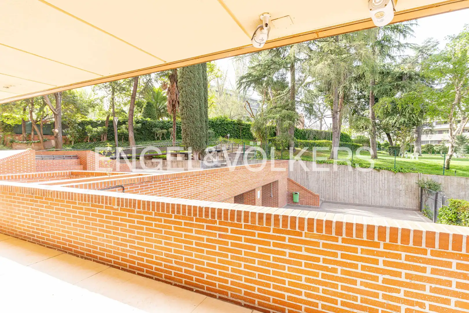 Terrasse von Wohnung zum Verkauf in Madrid mit Heizung, Parkett und Abstellraum
