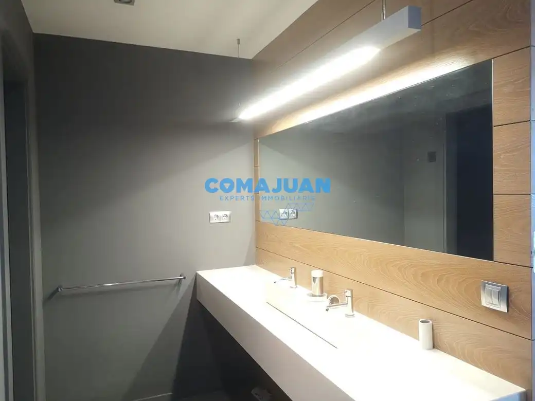 Bathroom of Industrial buildings for rent in Mataró