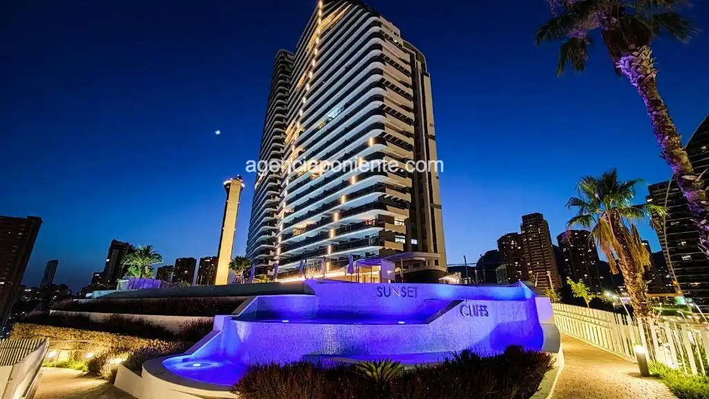 Piscina de Piso de alquiler en Benidorm con Aire acondicionado, Calefacción y Terraza