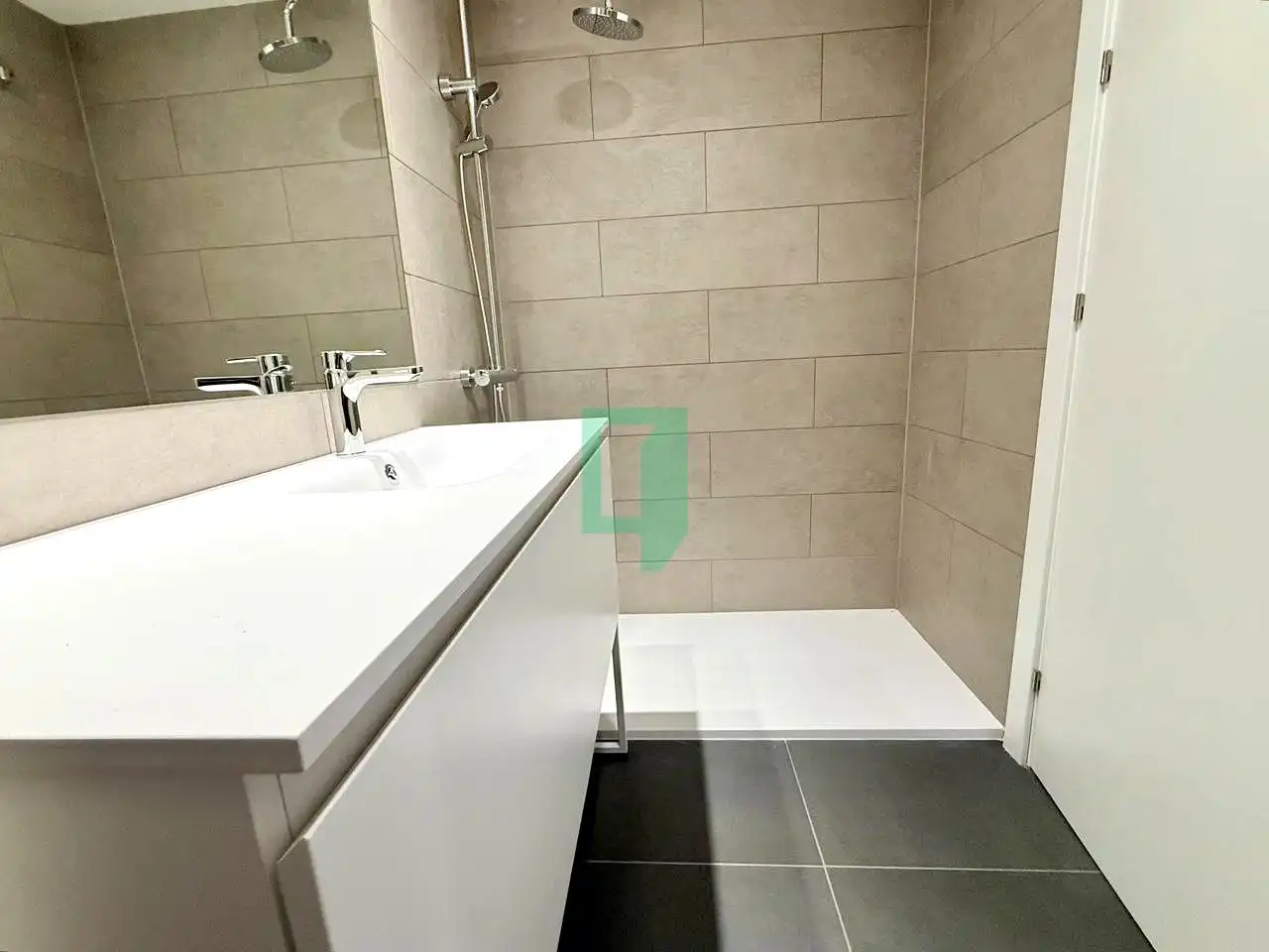 Badezimmer von Wohnung zur Miete in Tiana mit Klimaanlage und Terrasse