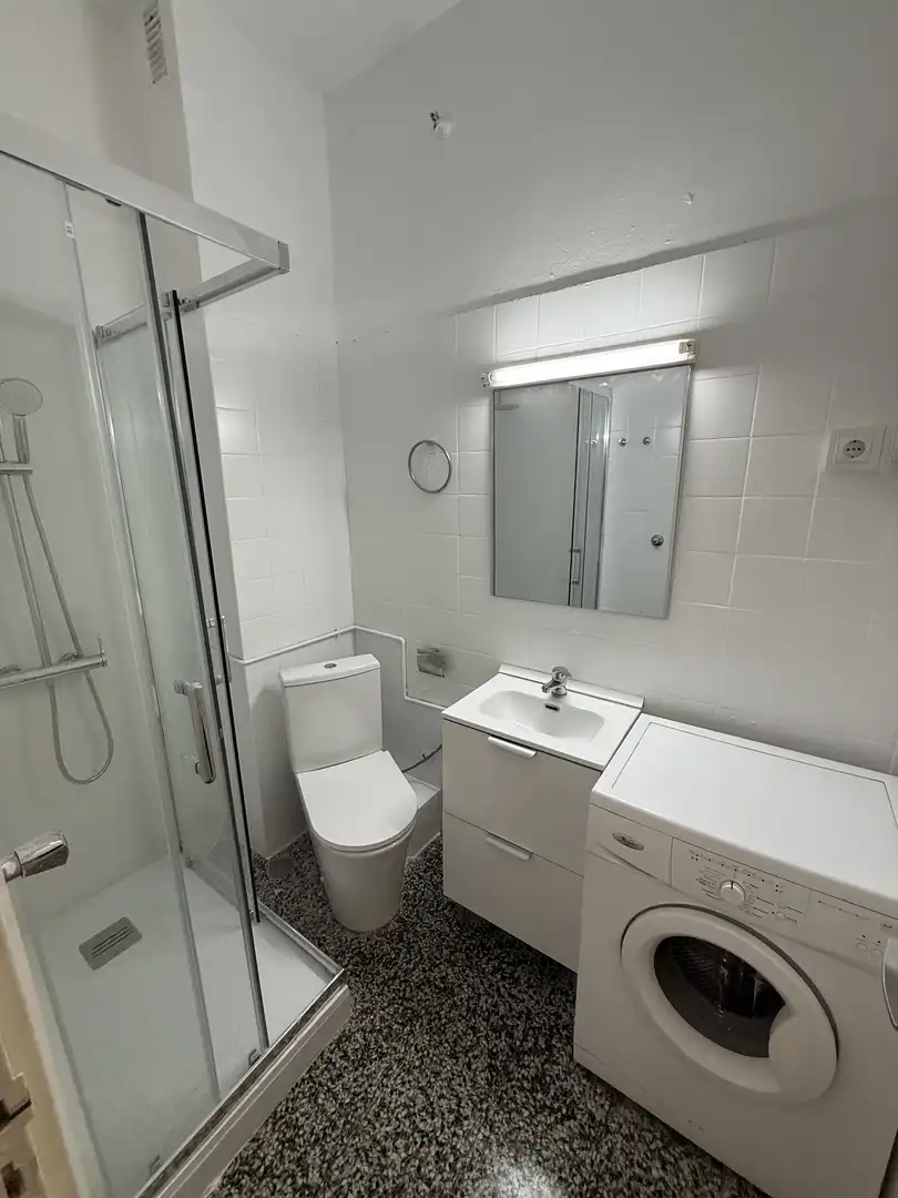 Badezimmer von Wohnung zur Miete in  Madrid Capital mit Klimaanlage