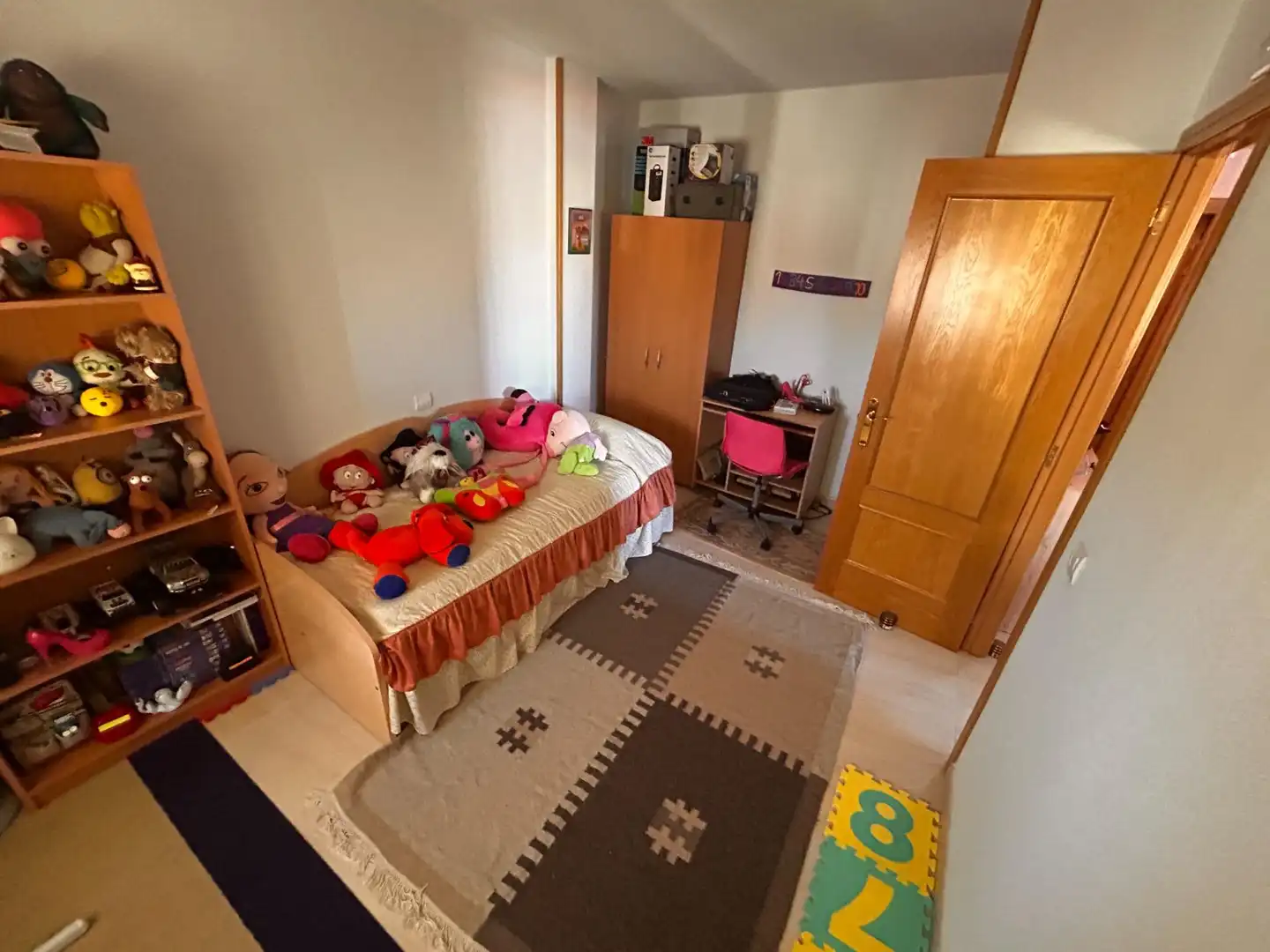 Schlafzimmer von Wohnung zum Verkauf in Cantimpalos mit Möbliert
