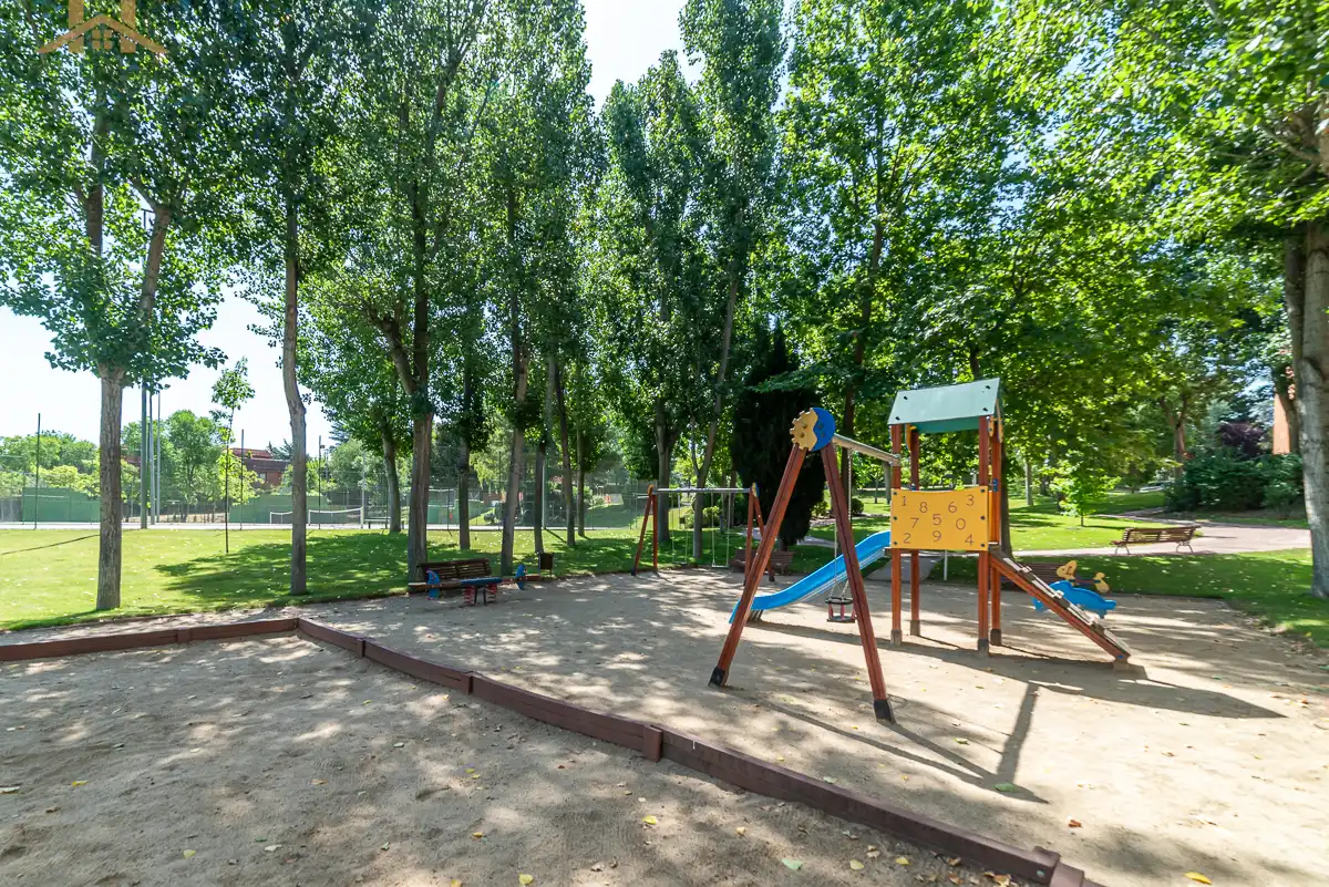 Jardín de Piso en venta en Pozuelo de Alarcón con Aire acondicionado, Calefacción y Jardín privado