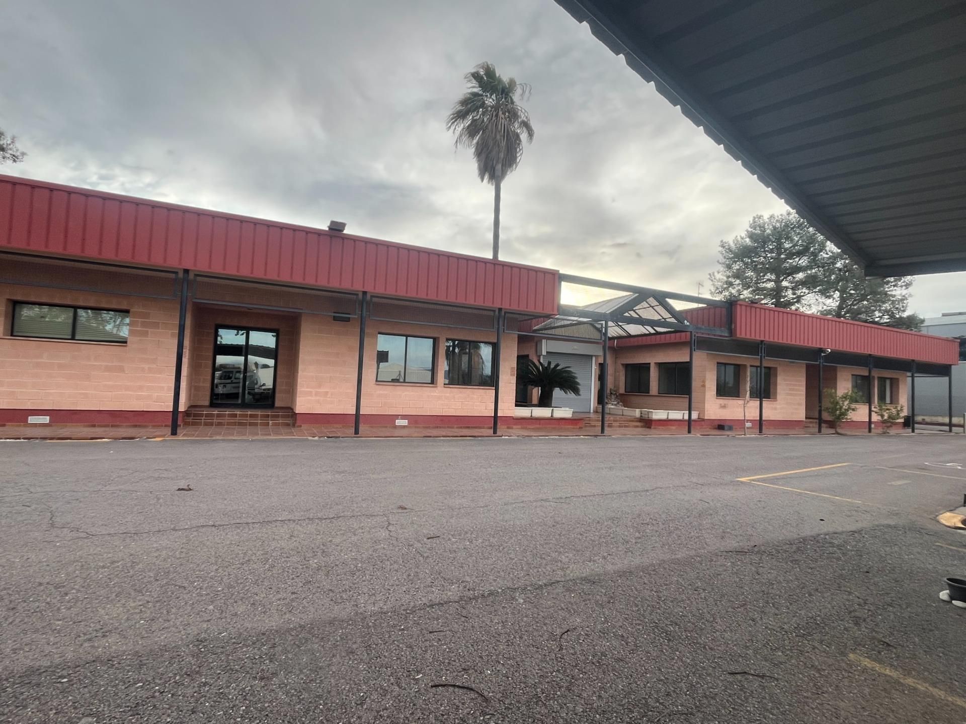 Exterior view of Industrial buildings to rent in La Pobla de Vallbona