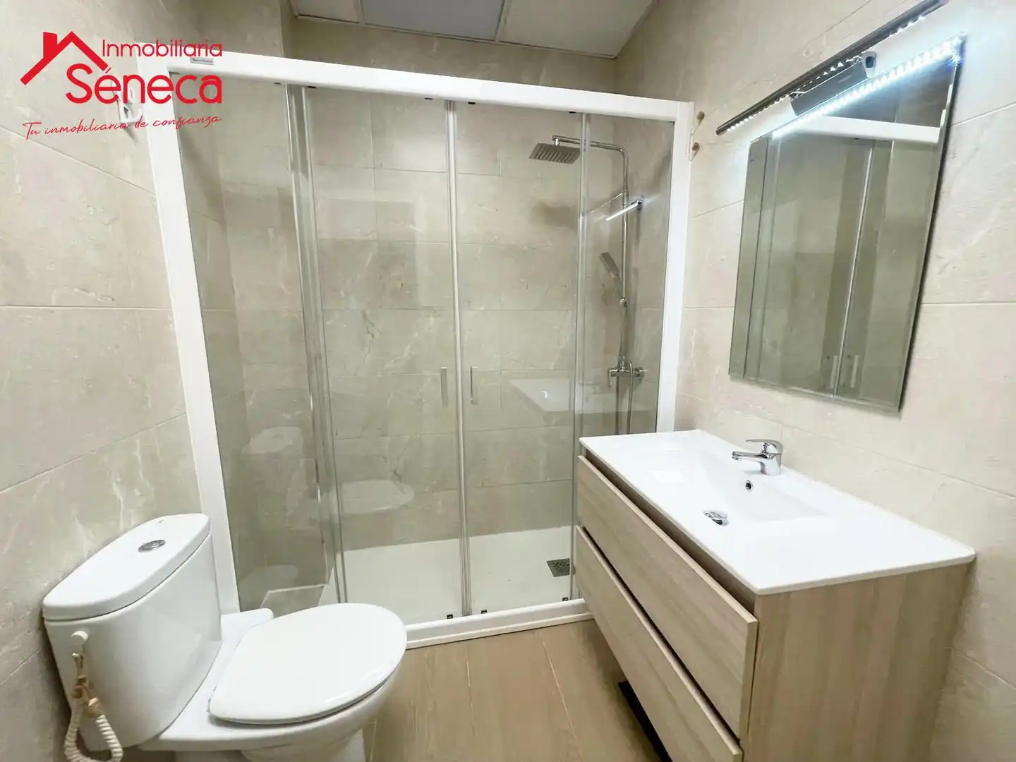 Bathroom of Flat for sale in Córdoba  with Air Conditioner, Heating and Furnished