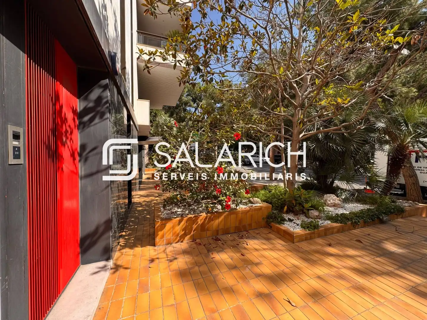 Terrasse von Geschaftsraum zur Miete in Barcelona mit Klimaanlage