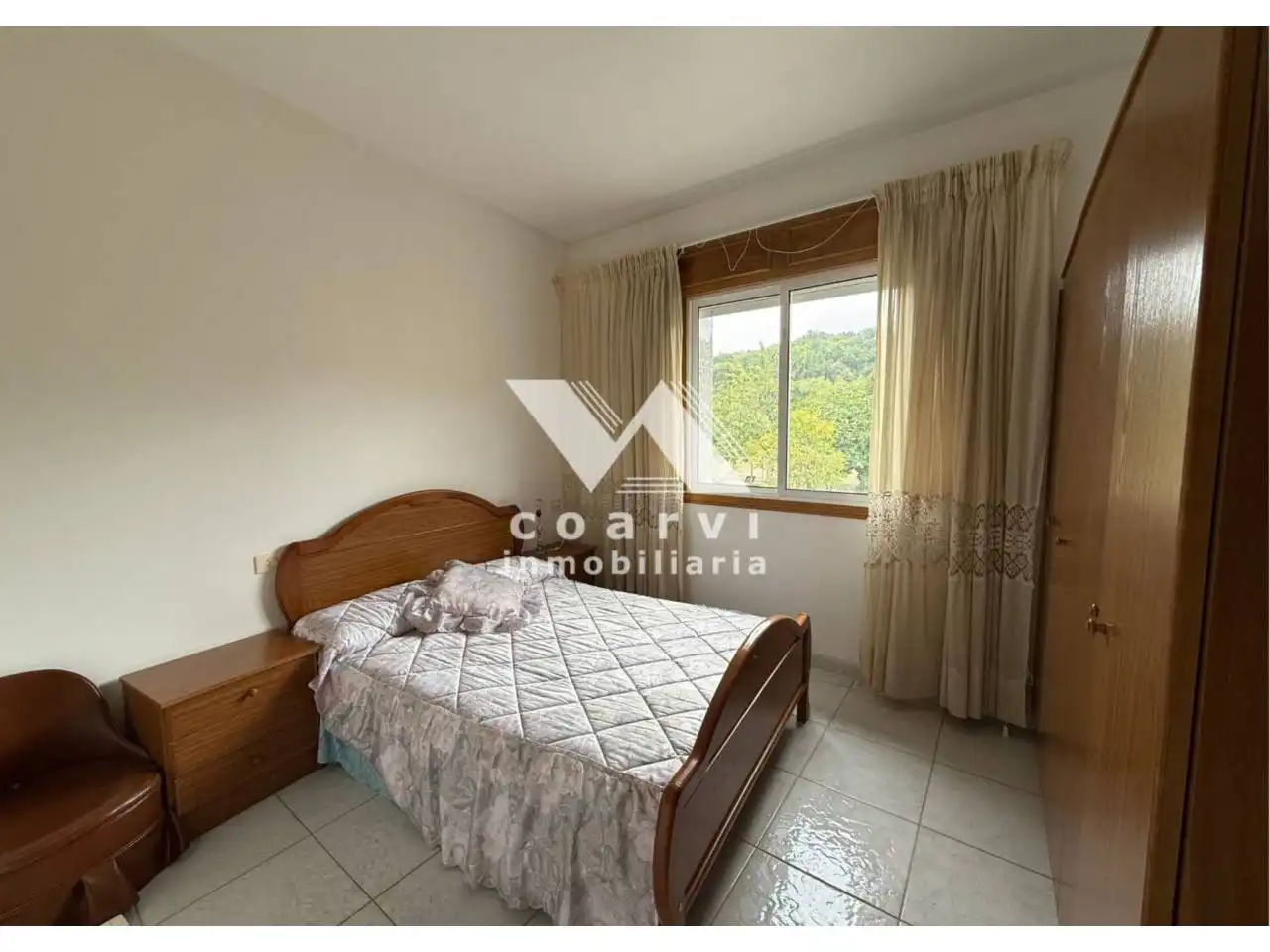 Dormitori de Casa o xalet en venda en A Merca   amb Jardí privat, Terrassa i Moblat