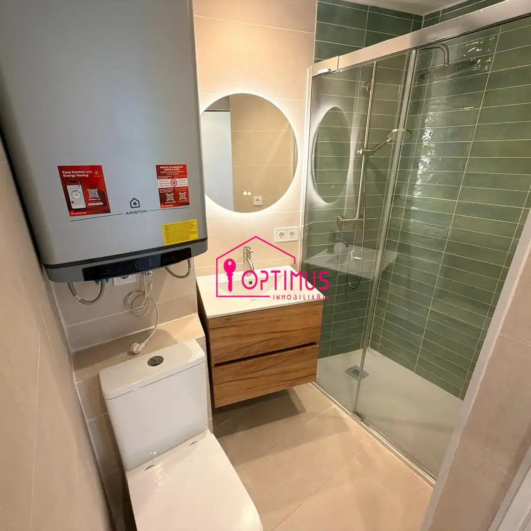 Bathroom of Apartments for sale in Valencia  with Air Conditioner, Oven and Balcony
