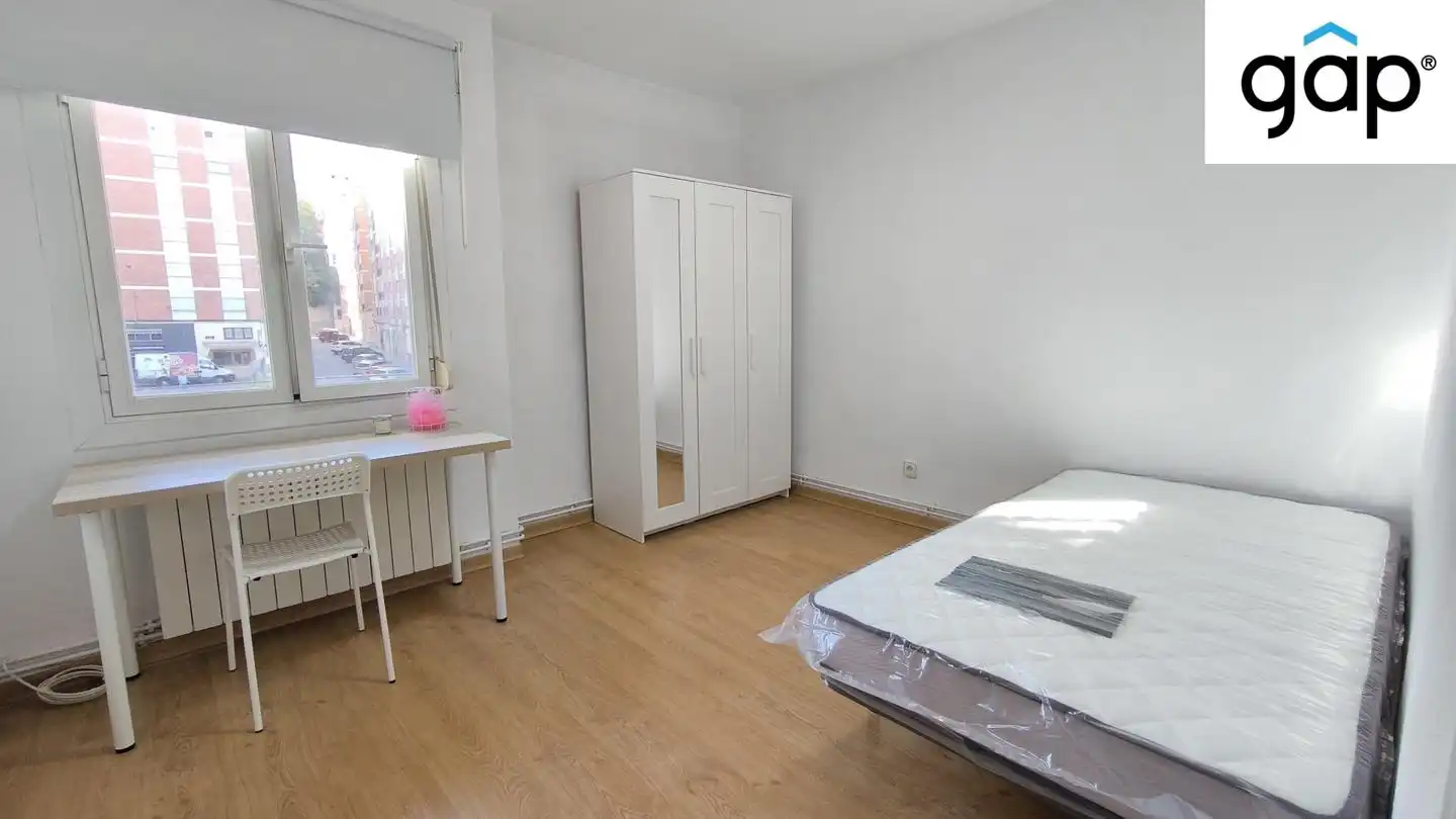 Bedroom of Flat for rent in Cuenca  with Heating, Terrace and Furnished