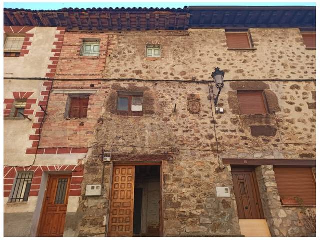 Casa-chalet en Venta en Anguiano