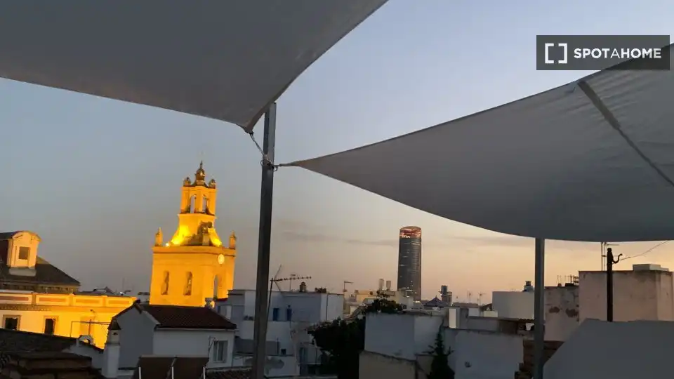 Vista exterior de Pis de lloguer en Sevilla amb Aire condicionat, Calefacció i Moblat