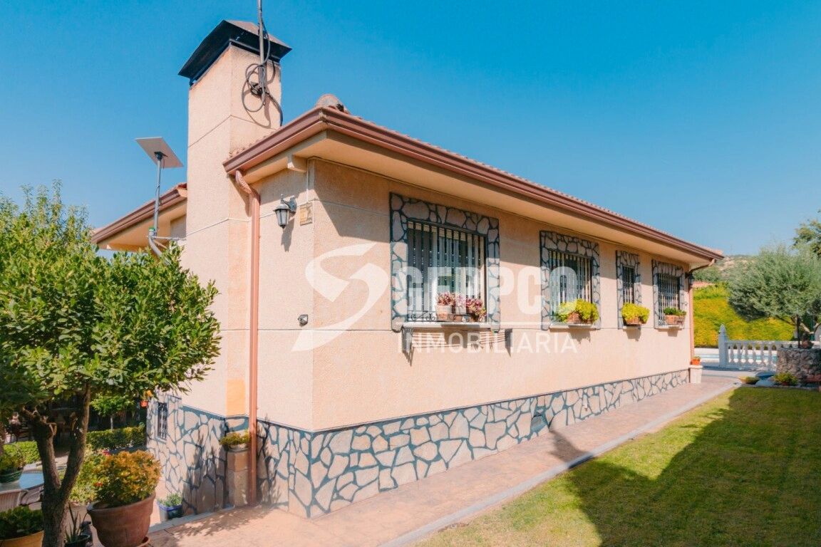 Exterior view of House or chalet for sale in Fuentenovilla  with Terrace
