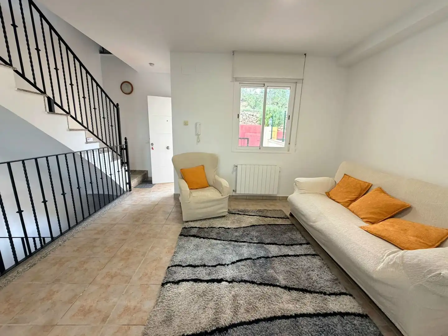 Sala d'estar de Casa adosada en venda en Toràs amb Calefacció, Jardí privat i Terrassa