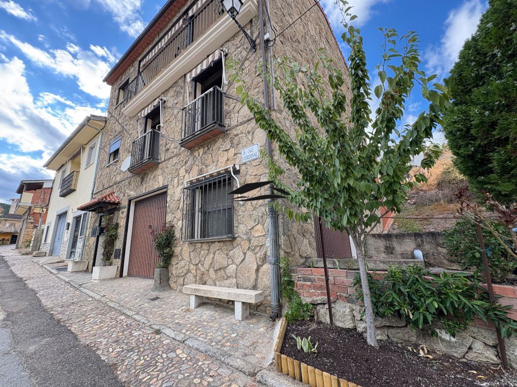 Exterior view of House or chalet for sale in Santibáñez de la Sierra  with Heating, Terrace and Storage room