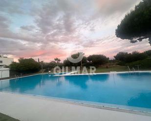 Piscina de Pis de lloguer en El Puerto de Santa María amb Aire condicionat i Terrassa