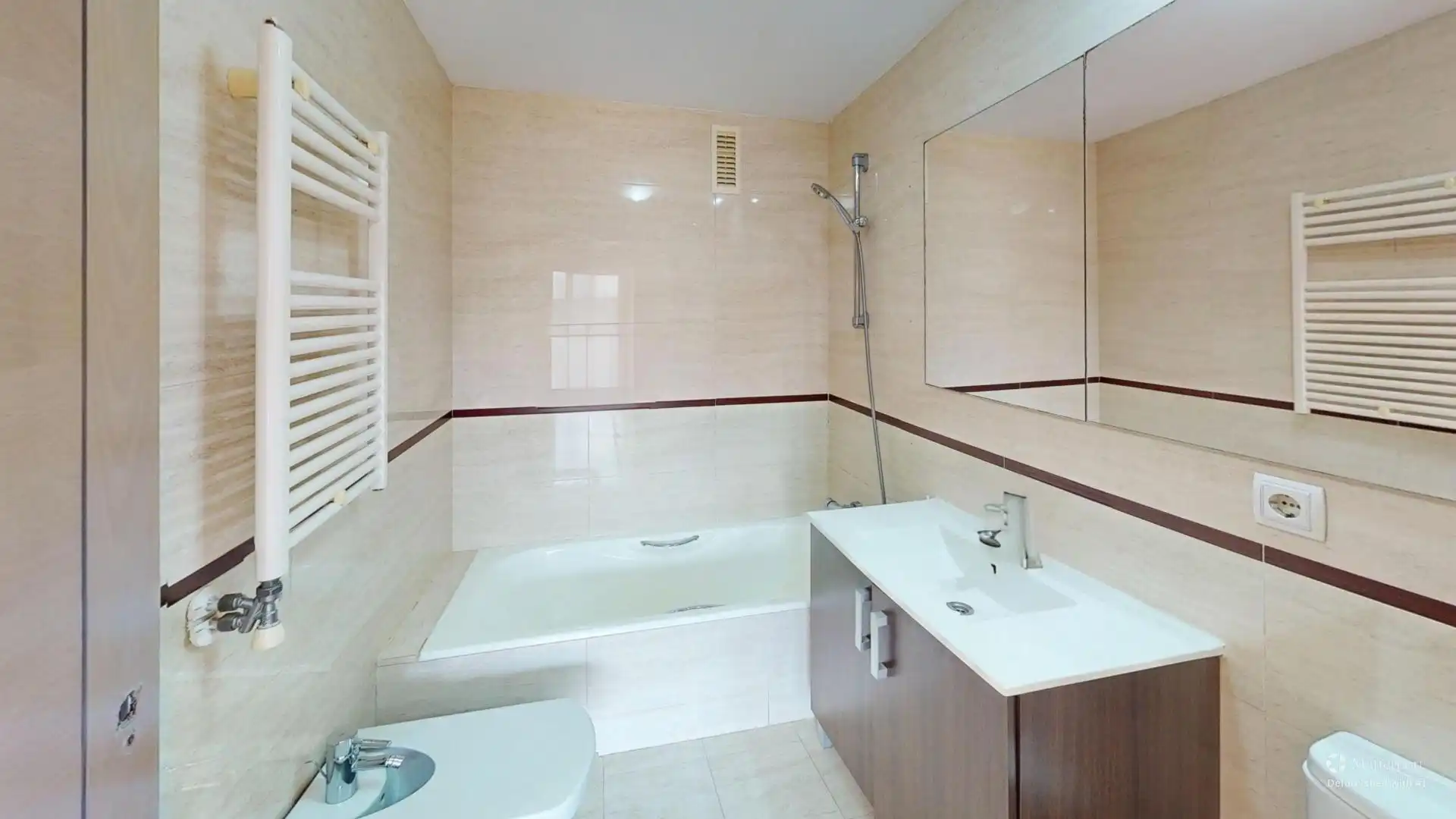 Badezimmer von Wohnung zum Verkauf in Valencia mit Klimaanlage, Parkett und Gemeinschaftspool