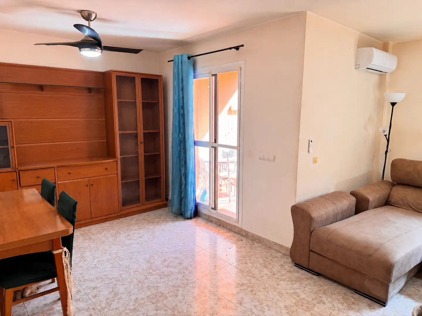 Sala de estar de Casa o chalet en venta en Roquetas de Mar con Aire acondicionado, Terraza y Trastero