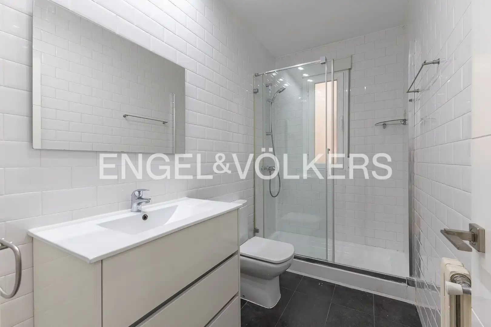 Badezimmer von Wohnung zur Miete in Madrid mit Heizung, Möbliert und Balkon