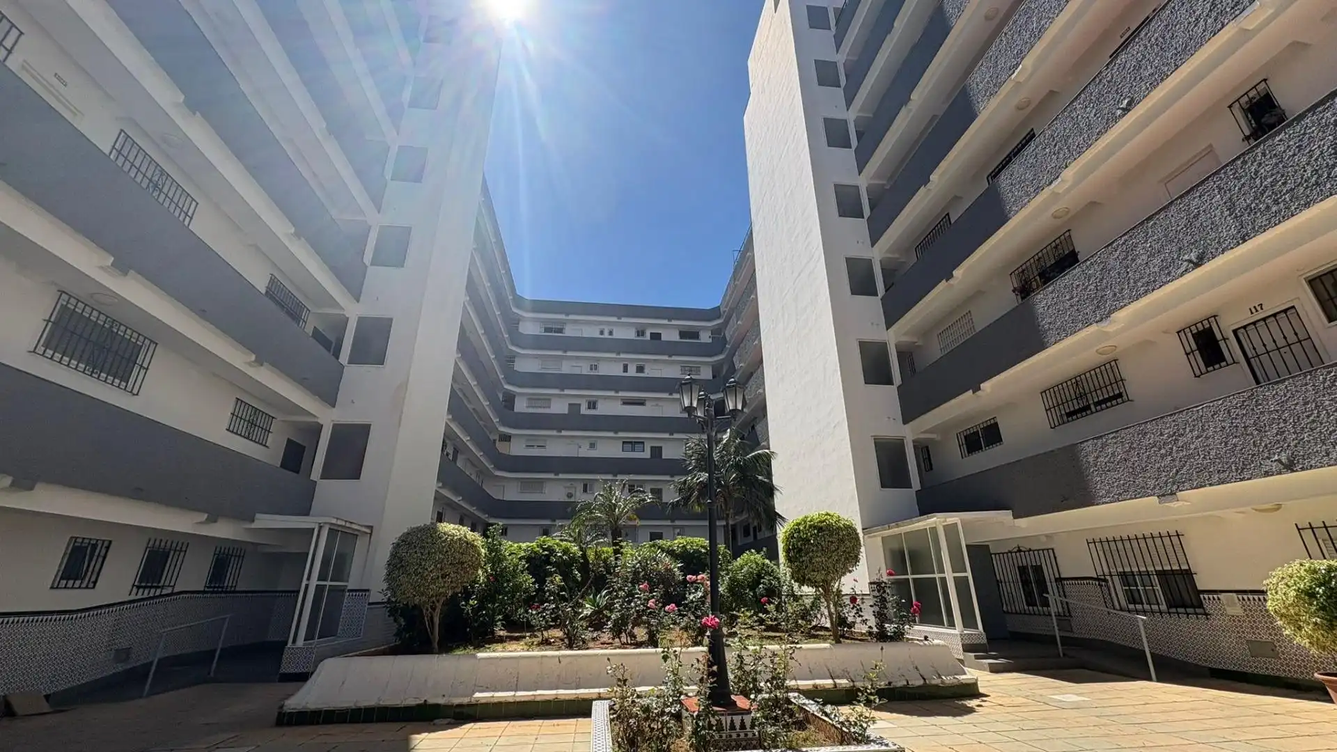 Vista exterior de Pis en venda en Torremolinos amb Aire condicionat, Terrassa i Balcó