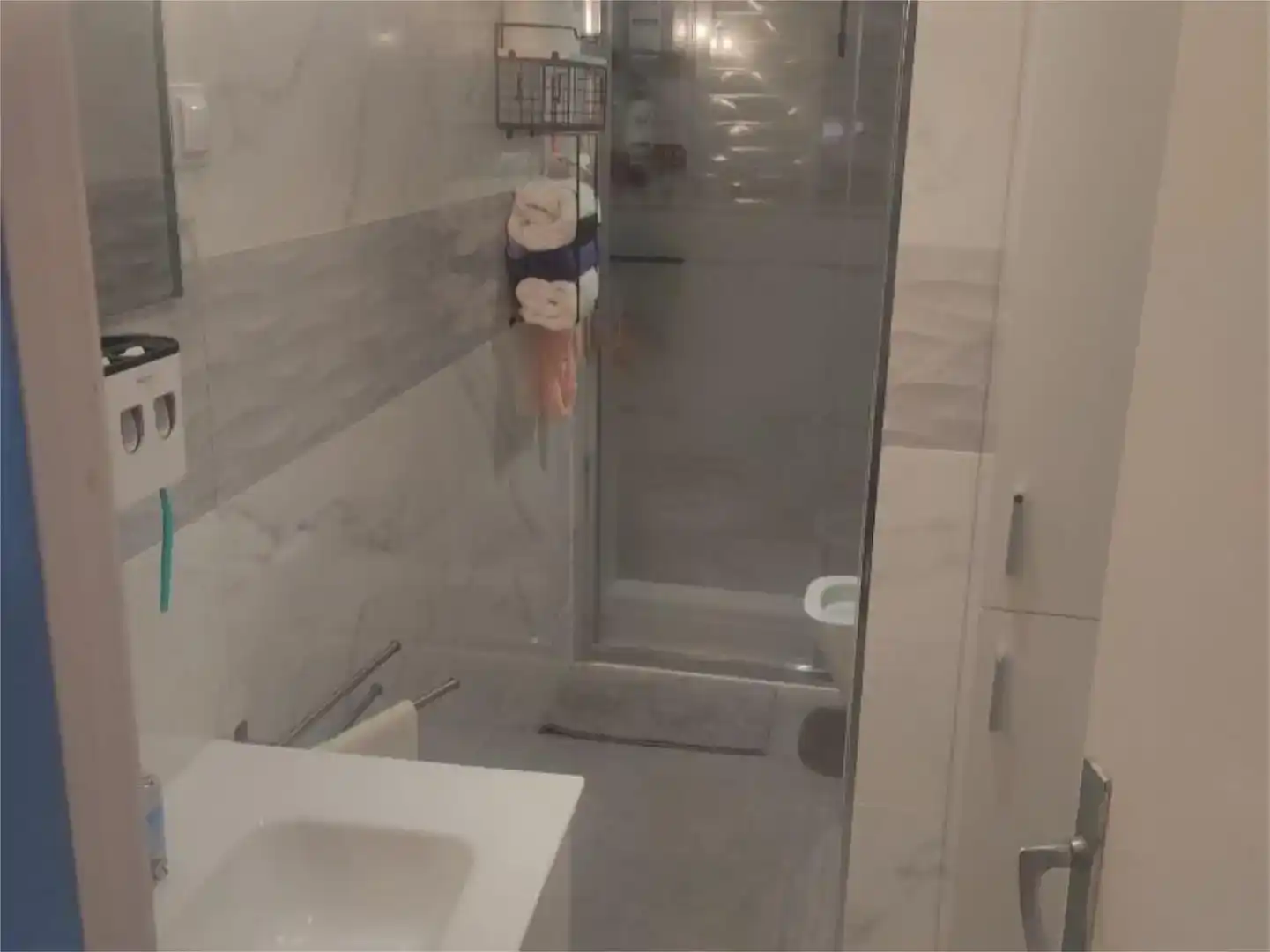 Baño de Piso para compartir en Tarragona con Amueblado, Horno y Lavadora