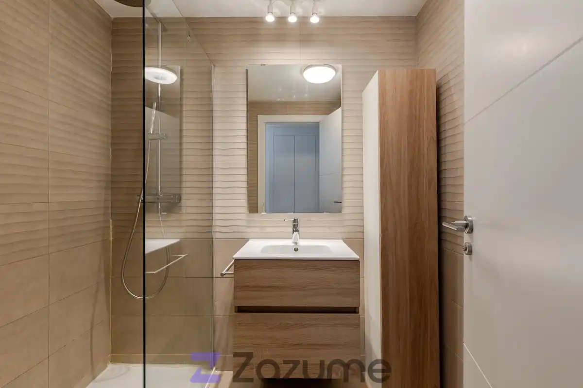 Badezimmer von Wohnung zur Miete in Madrid mit Klimaanlage, Heizung und Parkett
