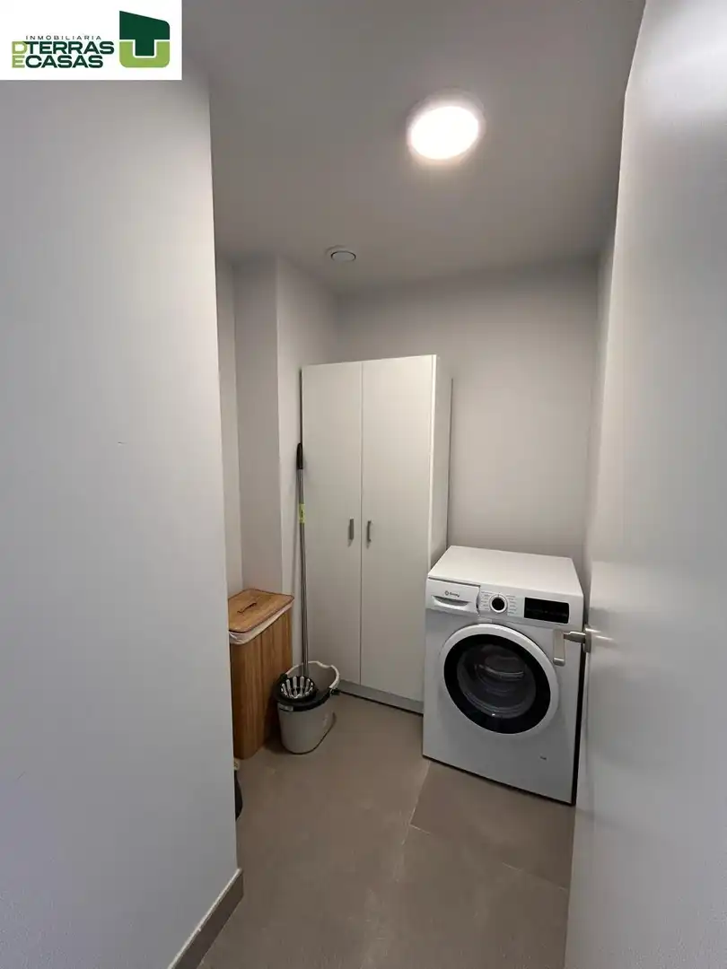 Piso de alquiler en Pontevedra Capital  con Calefacción, Terraza y Trastero