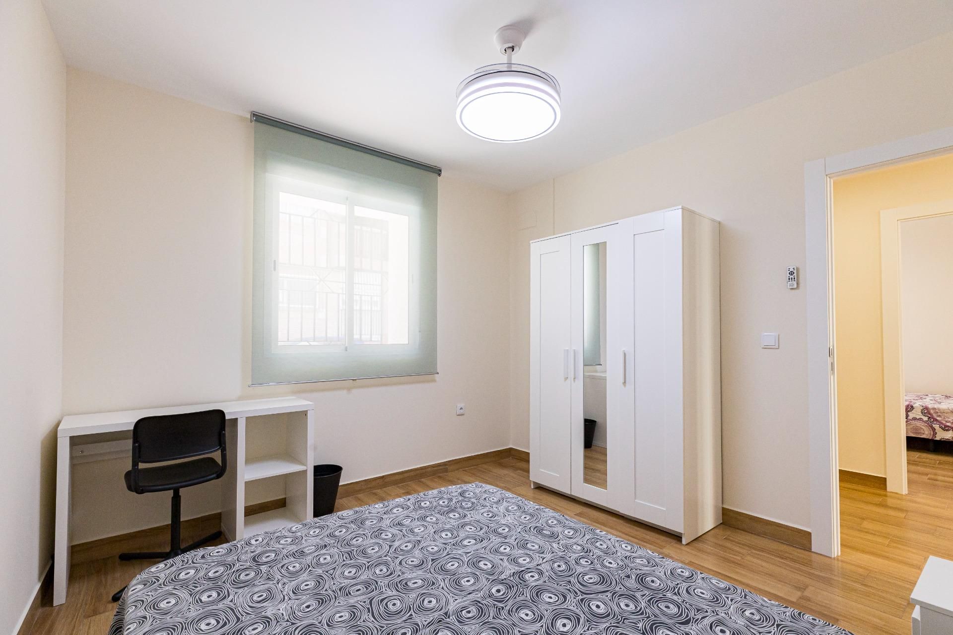 Dormitori de Pis de lloguer en  Murcia Capital amb Aire condicionat, Terrassa i Moblat