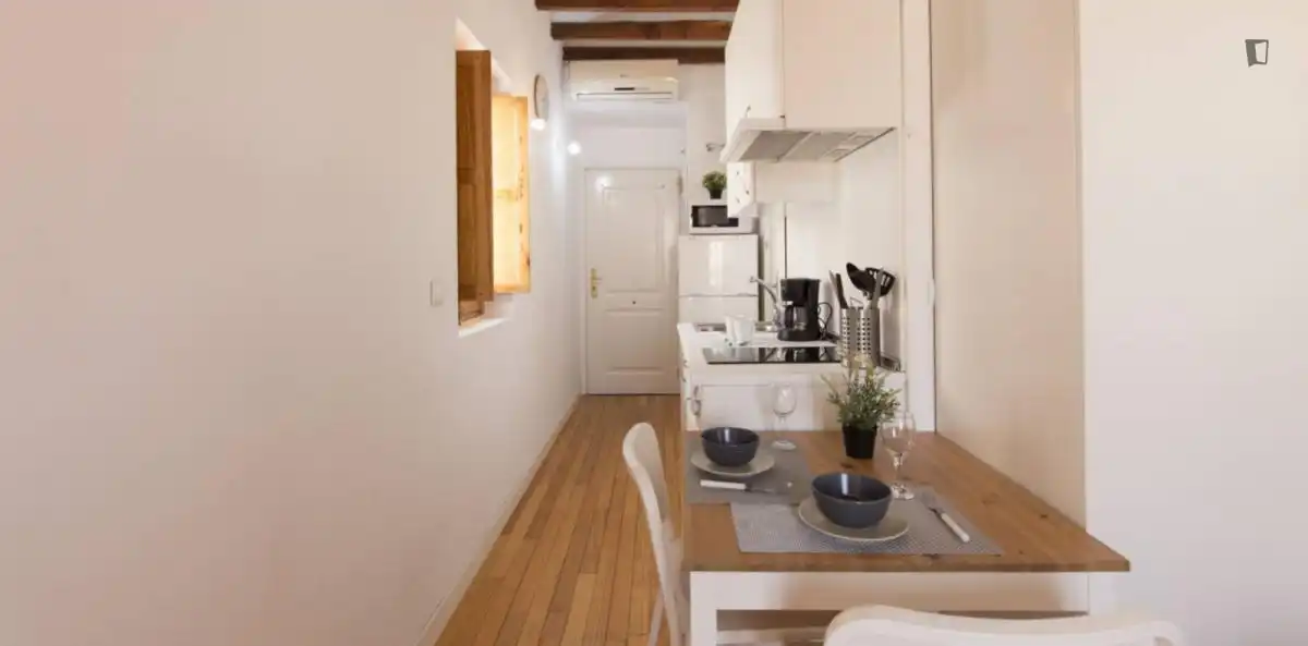Study for rent in Puerta del Ángel