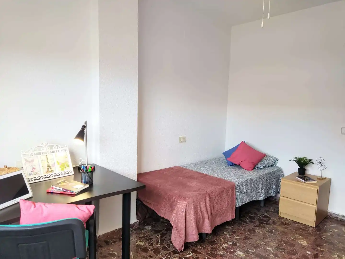 Bedroom of Flat for share in Paterna  with Air Conditioner, Terrace and Furnished