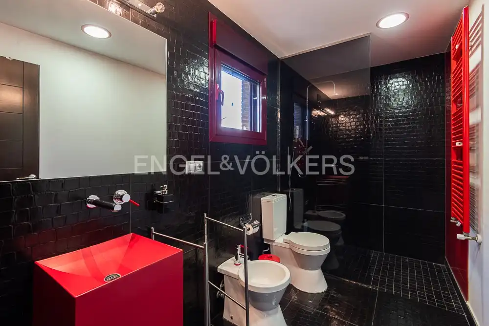 Bathroom of Houses for rent in Paterna  with Air Conditioner, Heating and Private garden