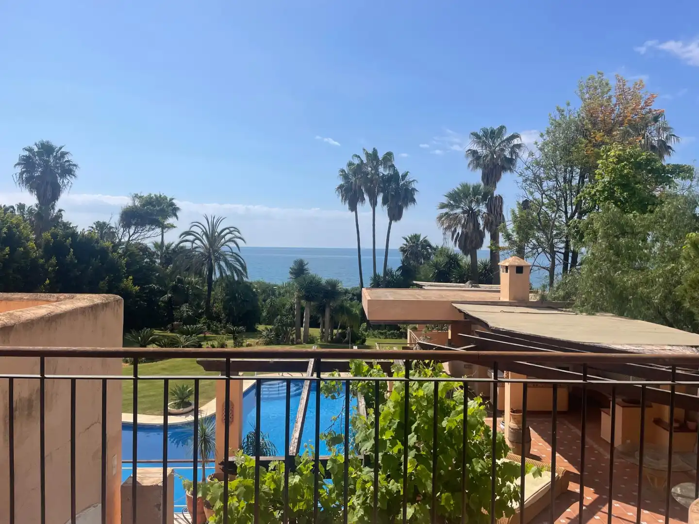 Jardí de Casa o xalet en venda en Estepona amb Aire condicionat, Terrassa i Traster