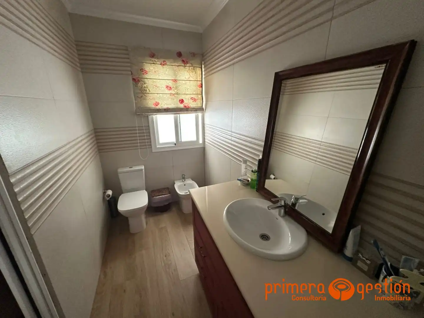 Baño de Piso en venta en Lora del Río con Aire acondicionado, Calefacción y Trastero
