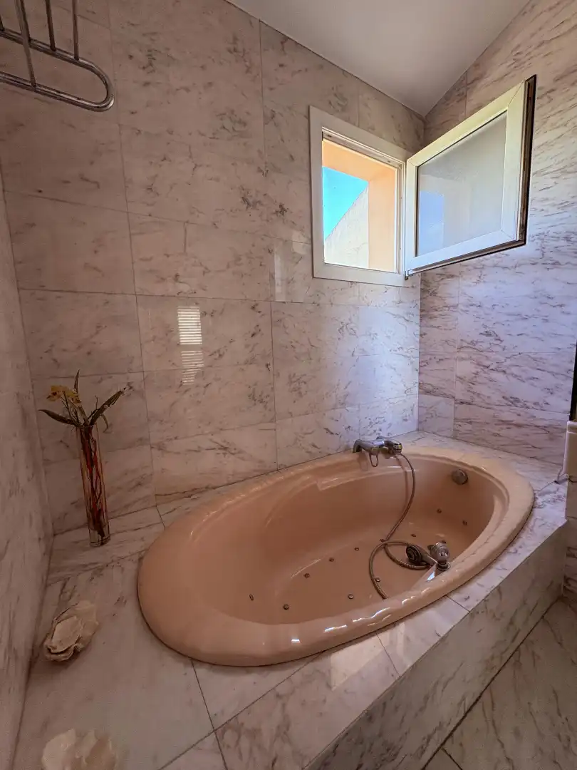 Baño de Casa adosada en venta en Rocafort con Aire acondicionado, Calefacción y Jardín privado