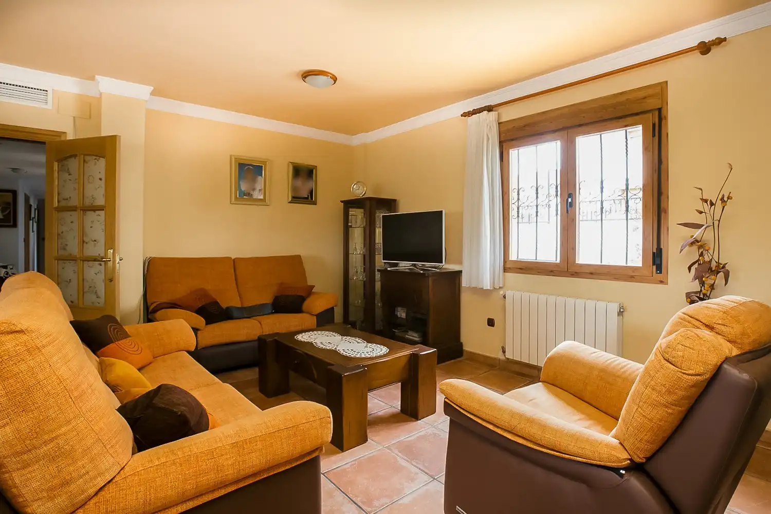 Sala d'estar de Casa o xalet en venda en Purullena amb Aire condicionat, Jardí privat i Terrassa