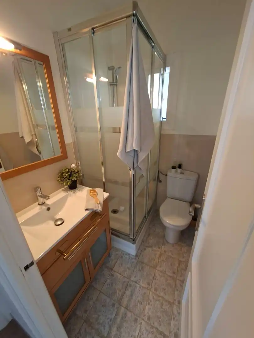 Badezimmer von Dachboden zum Verkauf in Canet de Mar mit Klimaanlage, Heizung und Terrasse